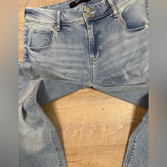 Hudson Jeans Classic Blue Denim - Picture 4 of 10